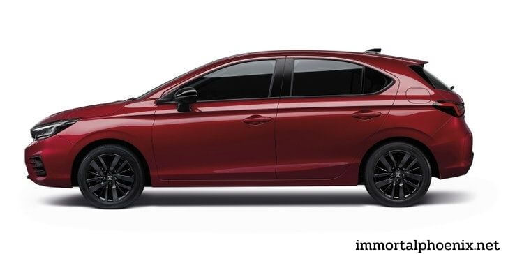 Honda City  Hatchback นั้นถูกเปิดตัวในปี 2021 ไม่ว่าจะเป็นรูปแบบ 4 ประตู หรือแบบ 5 ประตู มีเครื่องยนต์แบบไฮบริด